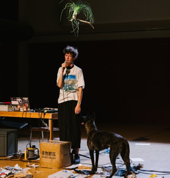 Romain Sciacca UNE UTOPIE UN PEU MERDIQUE